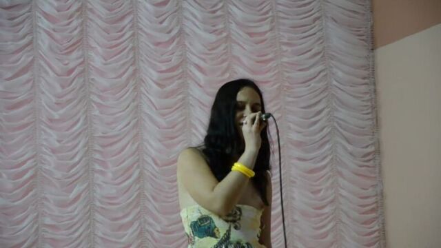 Засветила грудь (вписка _ уже можно)