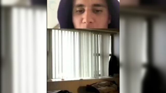 Мастурбация в прямом эфире у бибера