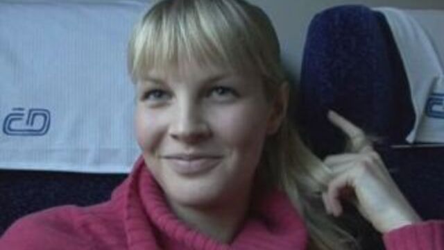 Секс в поезде с девушкой.