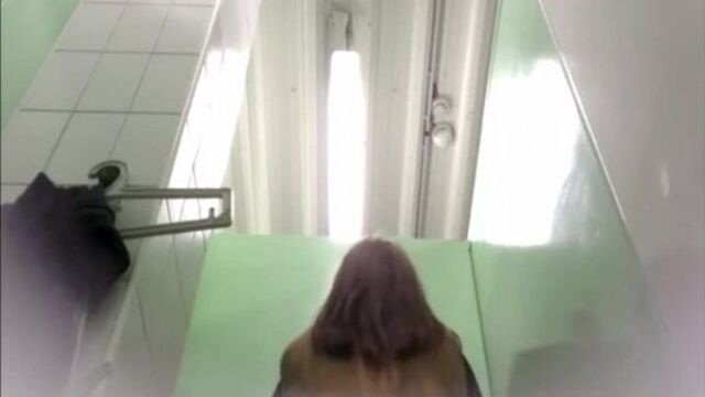 Подсмотренный секс в туалете_amateur spy wc sex teens voyeur