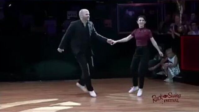 Крутая песня, а танец ещё круче