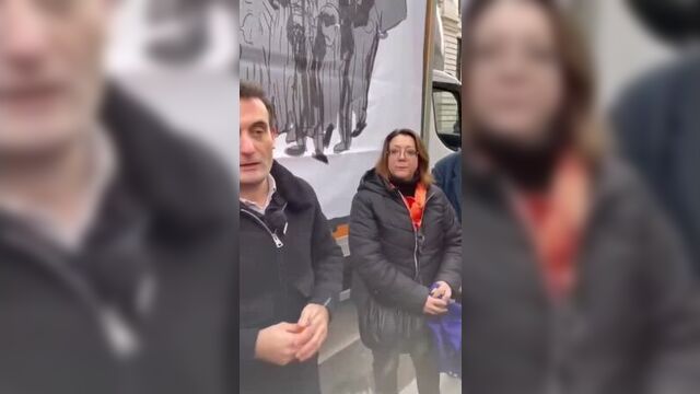 Французский суверенист назвал флаг евросоюза "знамя рабства" и уничтожил этот флаг :