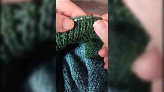 Закрываем иглой петли резинки 1х1 