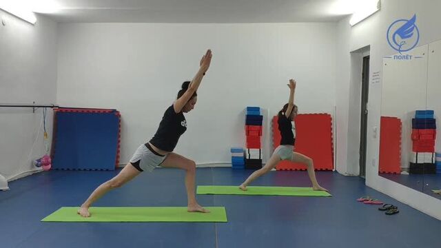 Ольга крюкова практика_1 позы воина (вирабхадрасана) и поза полумесяца (ардха чандрасана)