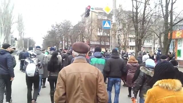 Краматорск. 1 марта, 2014. начало шествия. русвесна (дмитрий лозунг).