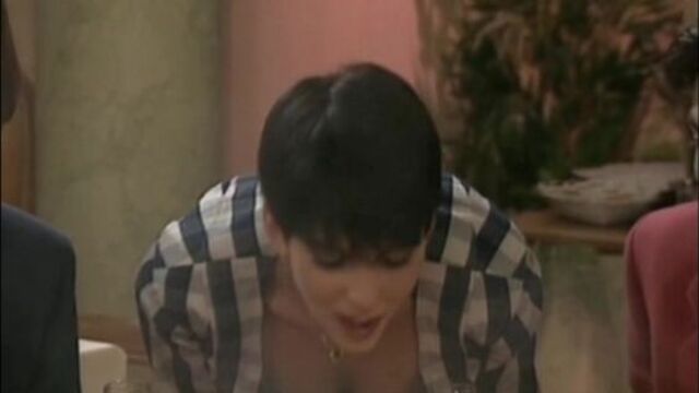 Сексуальная кати андриё (cathy andrieu) в сериале "элен и ребята" (helene et les garcons, 1992, жак самин) - серия 2