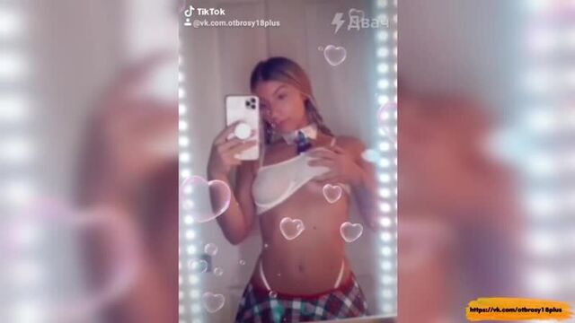 Голый тик-ток - немного показывает грудь