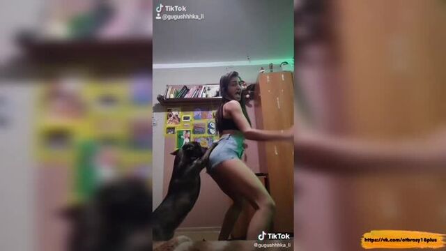 Годный тик-ток - школьница трясет попкой