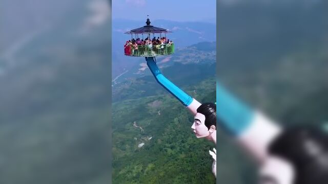 «целующаяся пара»