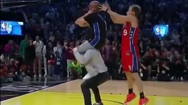 Мэк маккланг исполнил три данка на 50 баллов и стал победителем данк-контеста реджи миллер: "он спас данк-контест"