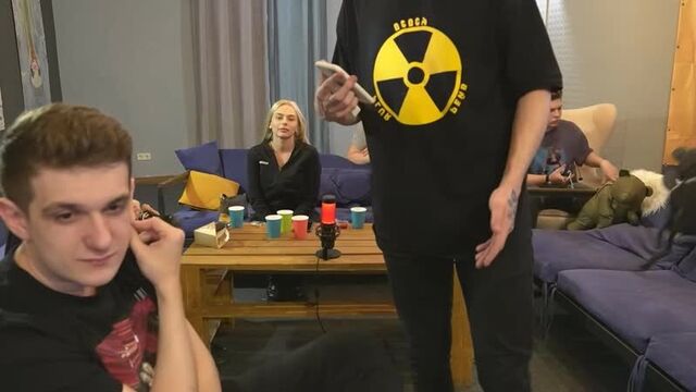 [реакции эвелона v2.0] сложный выбор | стримхата эвелона | стримеры задают каверзные вопросы #evelone #эвелон #стримхата