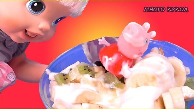 Куклы пупсики бэби элайв и свинка пеппа готовят салат дочки матери игры для девочек
