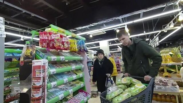 [житуха тв] он яйаца дырявит. полицию и гбр срочно! /размотали тухлопритон