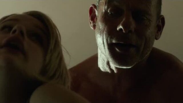 Джои кинг (joey king) голая в фильме «хитрее всех» (2017)