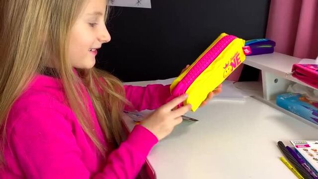 [мисс николь] что в моём новом пенале / школьные принадлежности / подписчики управляют покупкой