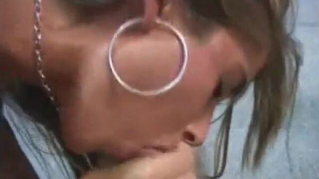 Домашнее порно снял как ебёт тощую модель на фотосессии