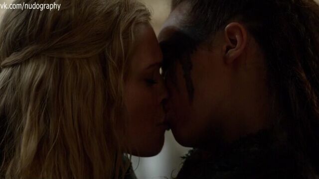 Элиза тейлор (eliza taylor), алисия дебнем-кери (alycia debnam carey) - "сотня" (the 100, 2016) - сезон 2 / серия 14 (s02e14)