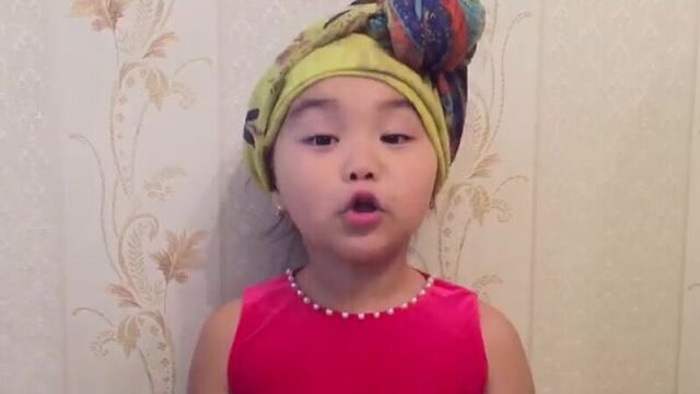 Самая маленькая гадалка! осторожно гадалка !жесть смешно