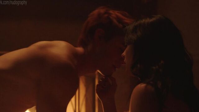 Камила мендес (camila mendes) голая в сериале "ривердэйл" (riverdale, 2017) - сезон 2 / серия 8 (s02e08) 1080p